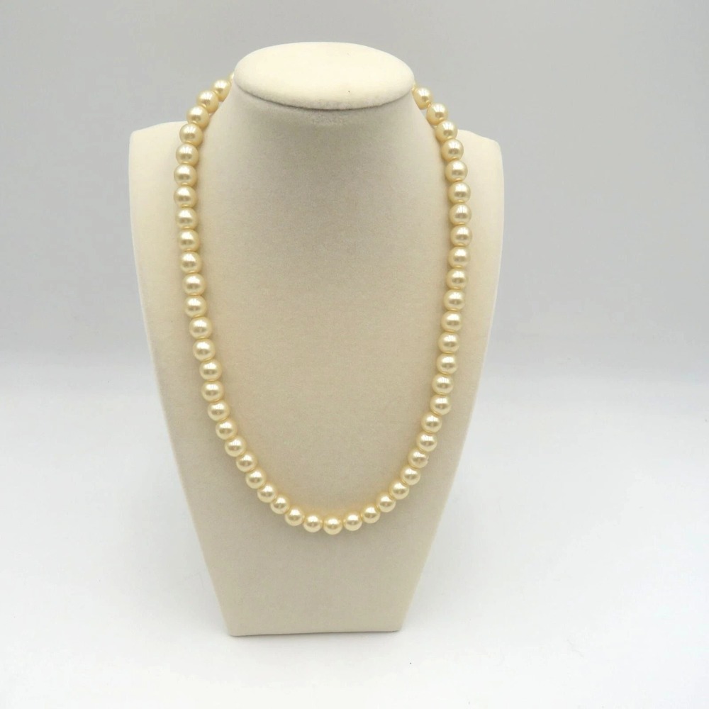 Elegant Faux Pearl‎ 17" Necklace Single Strand Cream Gold Tone Spring Ring Clasp